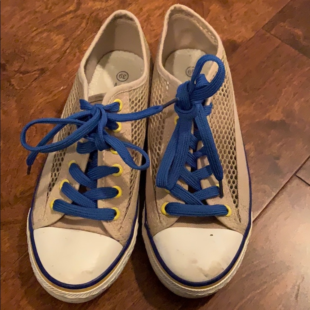 Women’s sneakers